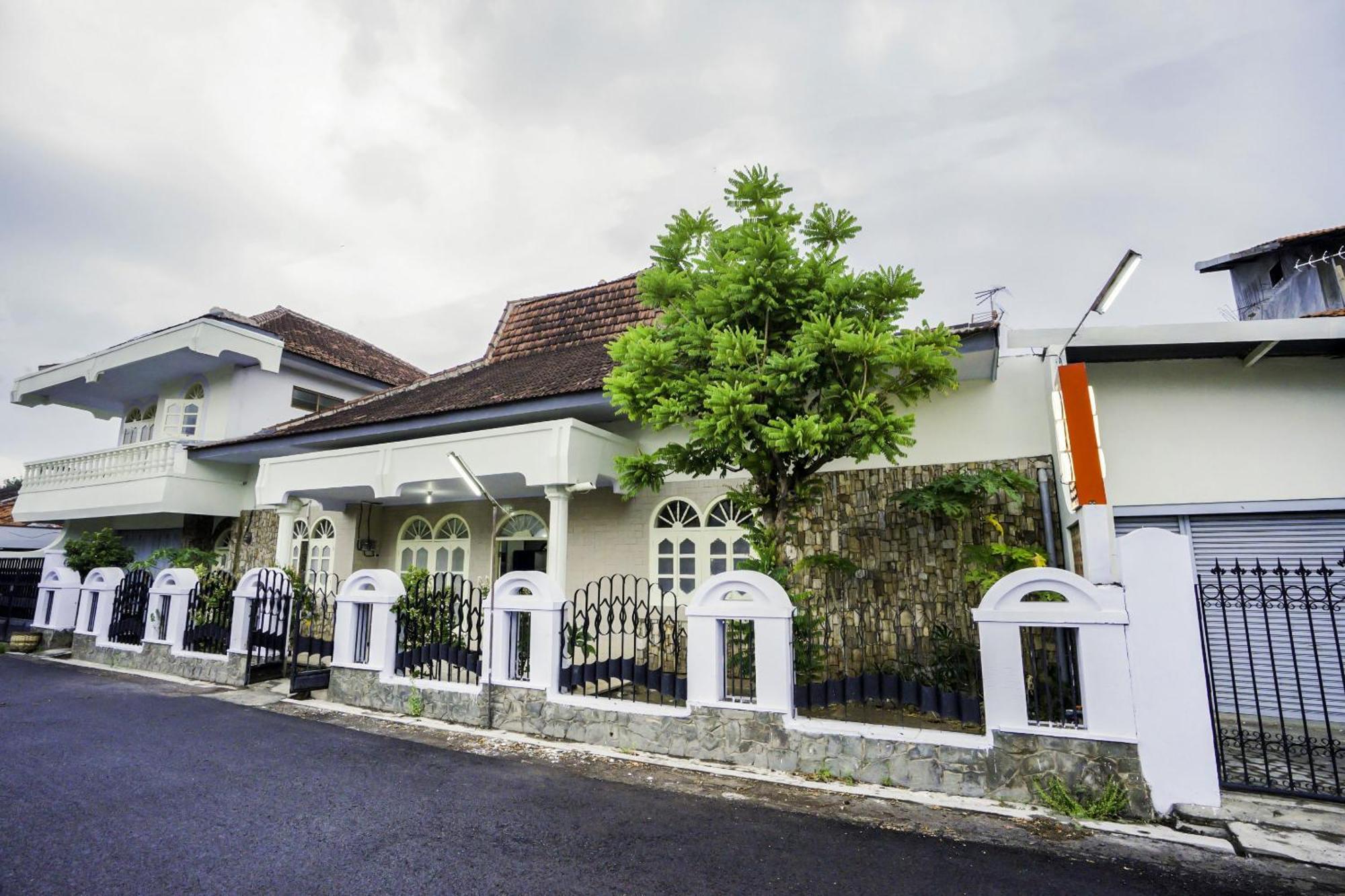 Oyo 2004 Penginapan Bidara Syariah Probolinggo Kültér fotó